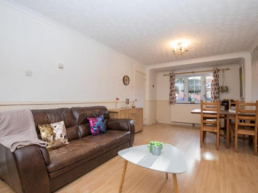 Pass The Keys Spacious 3 bed, 6 sleeper House with Garden